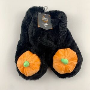 Hyde & Eek! Womens Halloween Plush Pumpkin Slipper Socks with Gripper M/L (8-10)